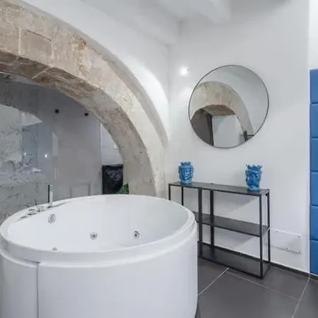 Judeka Ortigia With Jacuzzi Holiday home Syracuse